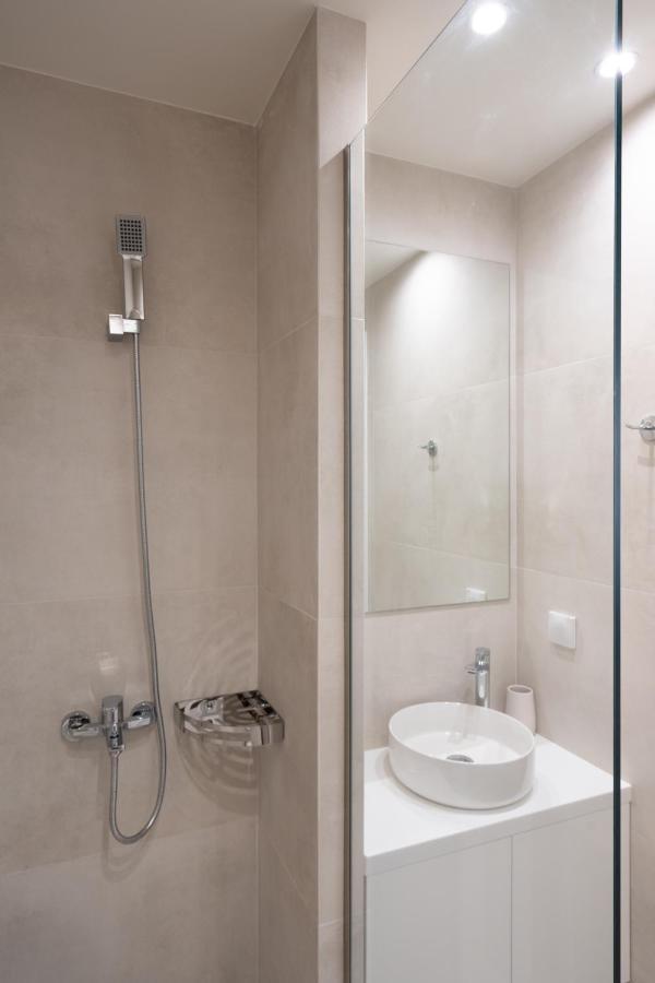Newly Renovated 2 Bedroom Apartment, 5Min To Metro Athen Eksteriør billede