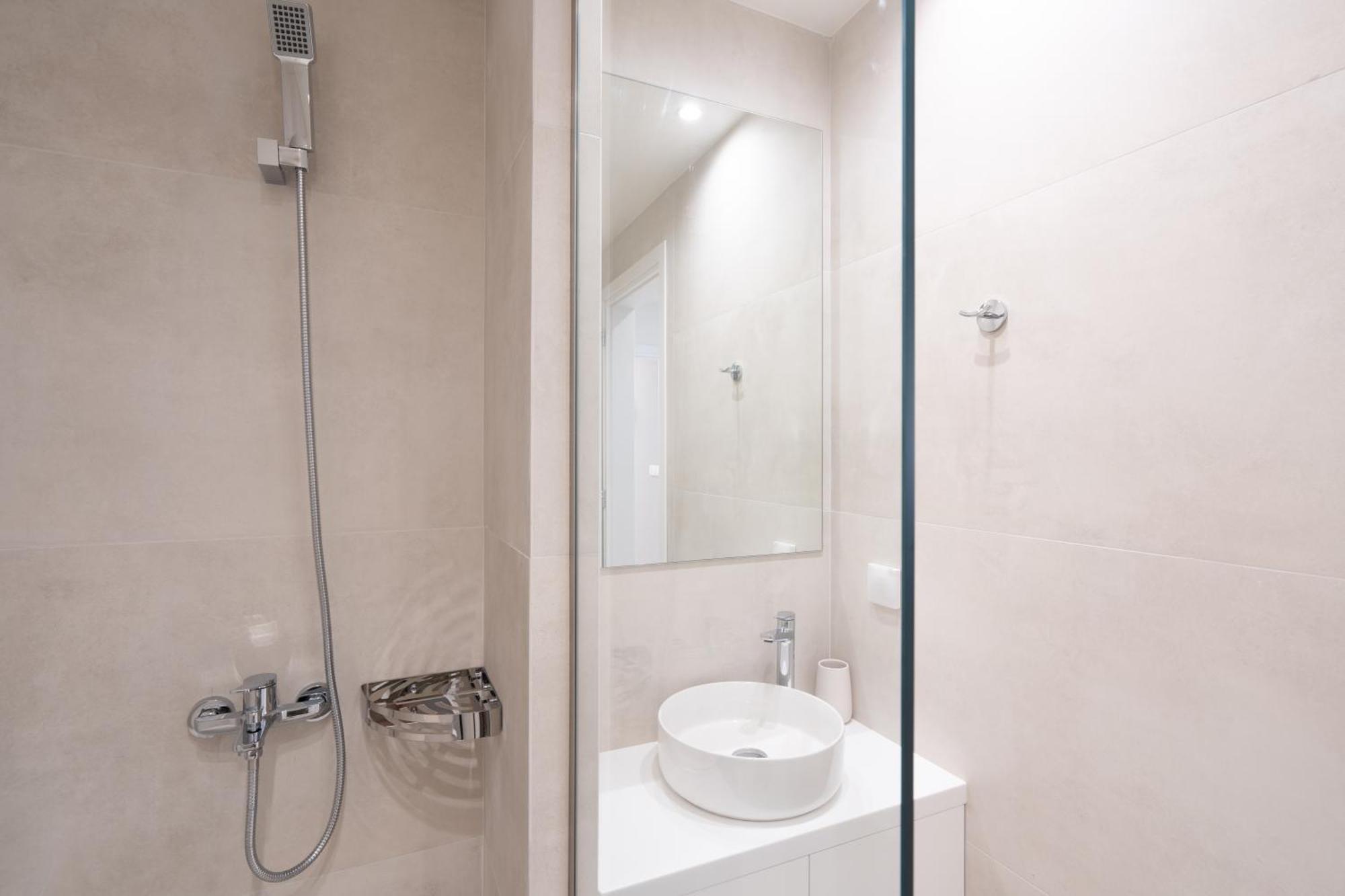 Newly Renovated 2 Bedroom Apartment, 5Min To Metro Athen Eksteriør billede