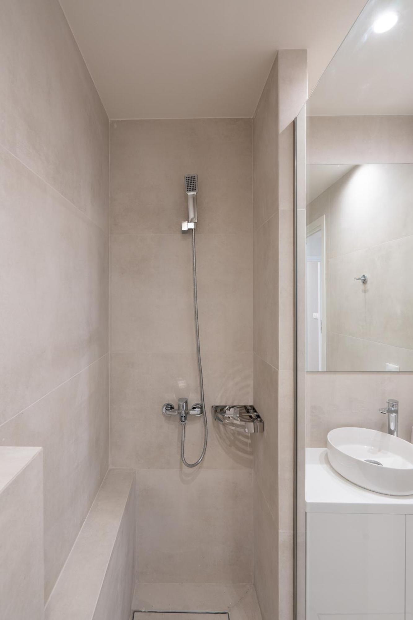 Newly Renovated 2 Bedroom Apartment, 5Min To Metro Athen Eksteriør billede